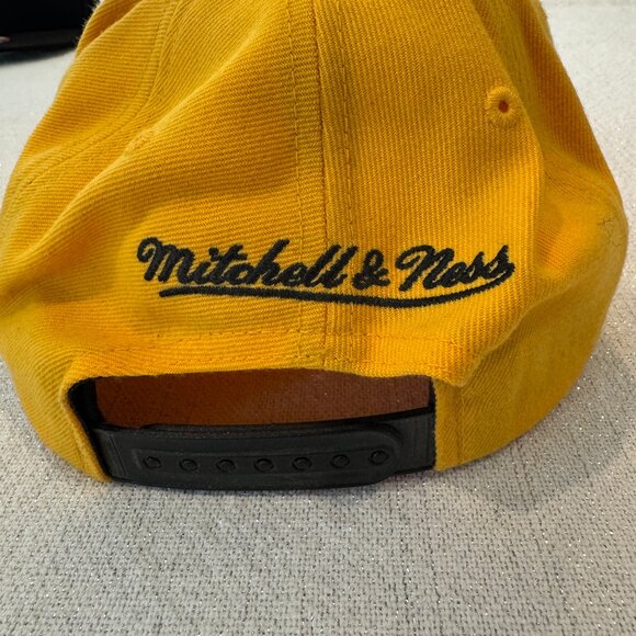 Boston Bruins Hockey Snapback - Picture 3 of 5